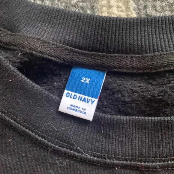 Holiday sweatshirt - Picture 2 of 4